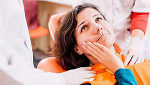 Pained woman visiting her Phoenix emergency dentist for toothache