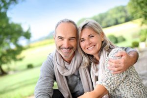 Learn how to pay for dental implants in Glendale.